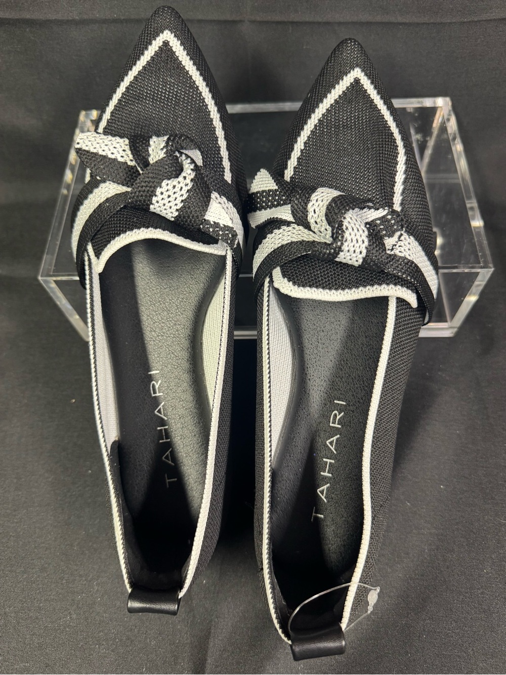TAHARI Black & White Pointed Toe Knit Ballet Flats - Size 8